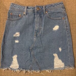 LOW RISE RIPPED DENIM SKIRT